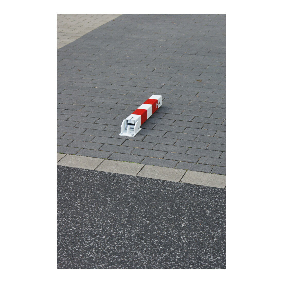 Schake Absperrpfosten Typ 4715UZ, umlegbar Vierkantrohr 70x70 mm, Überflur 500 mm, für Dübelbefestigung + Profilzylinder feuerverzinkt