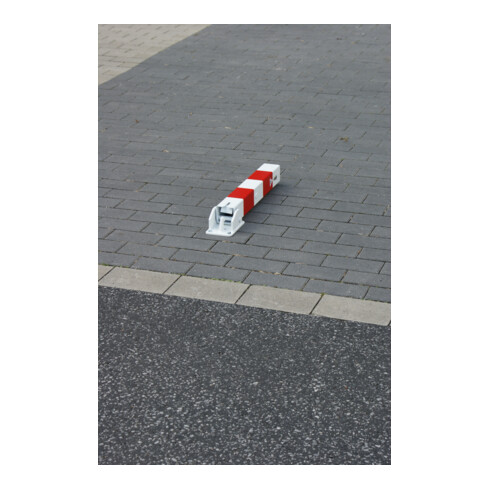 Schake Absperrpfosten Typ 4715UZ, umlegbar Vierkantrohr 70x70 mm, Überflur 500 mm, für Dübelbefestigung + Profilzylinder feuerverzinkt