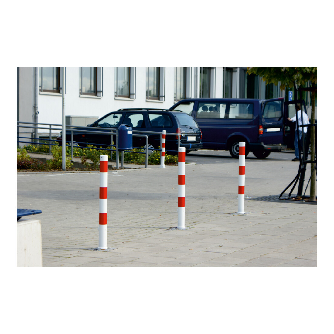 Schake Absperrpfosten Typ 476FB, herausnehmbar, Ø 76mm + Dreikantverschluß, weiß / rot + Bodenhülse