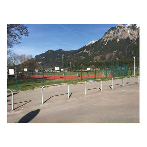 Schake Abweisebügel aus Stahlrohr Ø 60 x 2,5 mm Breite: 2000 mm, Höhe: 1400 mm ohne Querholm, zum Einbetonieren