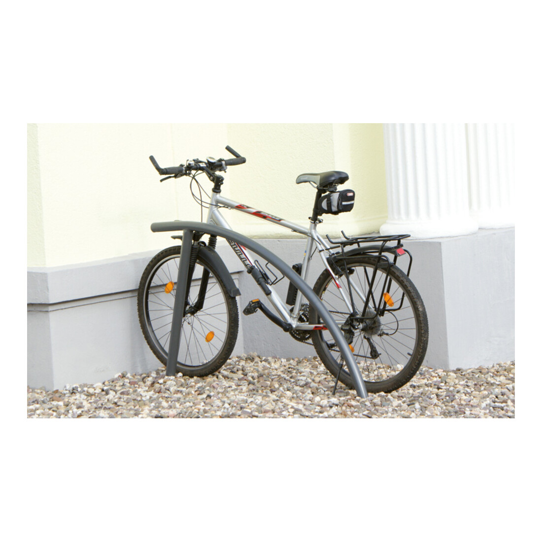 Schake Anlehnbügel Stahlrohr Ø48mm, Gesamtbreite: ca 1400mm Höhe Überflur: ca. 850mm feuerverzinkt