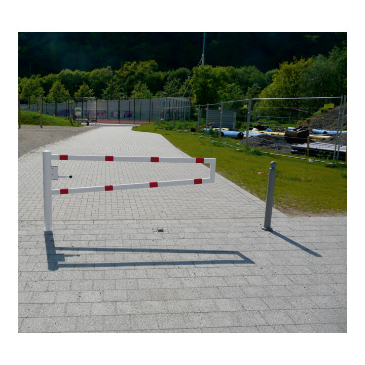 Schake Drehbare Wegesperre + selbsteinrastender Verriegelung 1,50m + Dreikantverschluß Drehpfosten: Ø 102mm, Schrankenarm: 60x40mm, zum Einbetonieren,