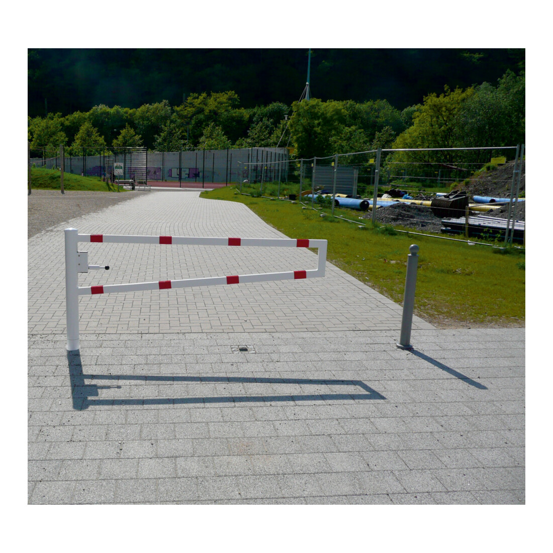 Schake Drehbare Wegesperre + selbsteinrastender Verriegelung 3,50m + Dreikantverschluß Drehpfosten: Ø 102mm, Schrankenarm: 60x40mm, zum Einbetonieren,