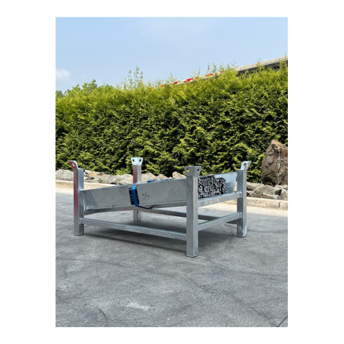Schake Lager und Transportpalette für Schnurpfähle