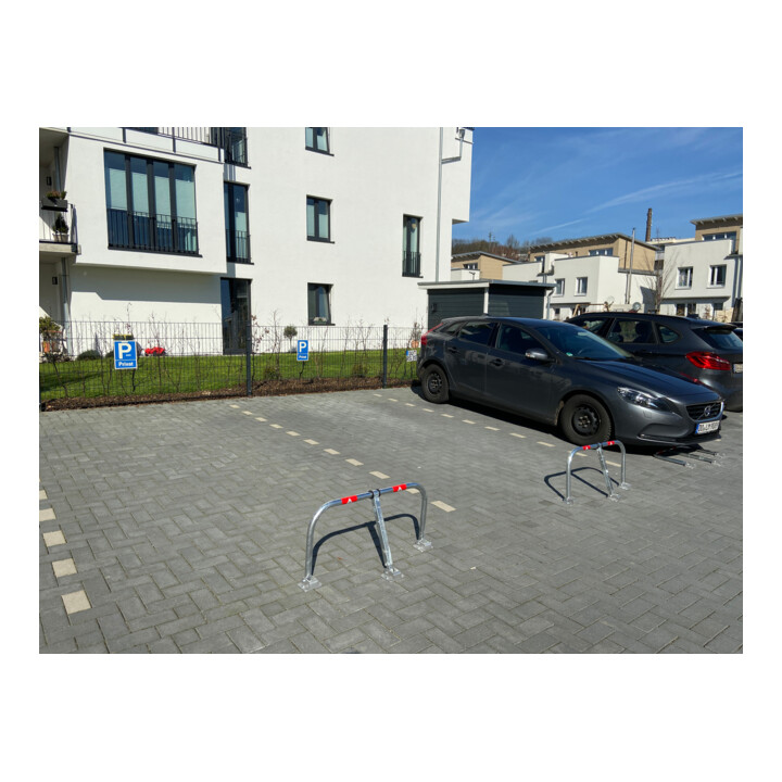 Schake Parkplatzsperrbügel 472Z, umklappbar, Höhe ca. 450 mm, Breite ca. 850 mm, verzinkt, + Profilzylinderschloß, zum Aufdübeln + Befestigungsmaterial