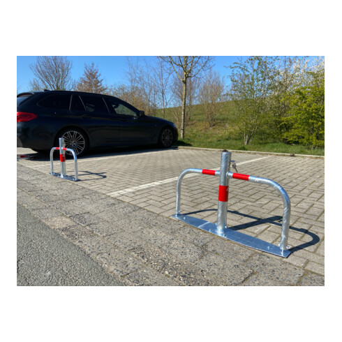 Schake Parkplatzsperre Typ 40660, umlegbar, Ø 60mm, Überflur 500mm, + Rundrohrbügeln, Gesamtbreite 800mm + Profilzylinderschloß, zum Aufdübeln inkl. Befestigungsmaterial