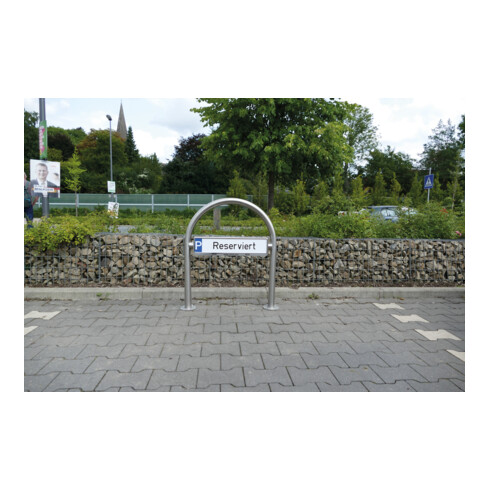 Schake Rundbügel für Parkplatzbeschilderung, Edelstahlrohr Ø48mm + genieteten Schildblech für Kennzeichenhalter (inkl.), Höhe Überflur: 800mm, Breite: 650mm