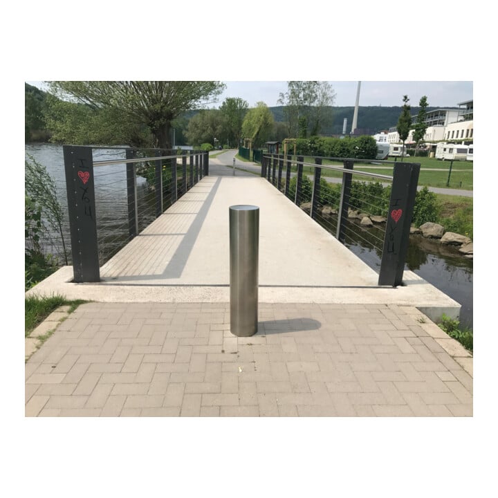 Schake Sperrpfosten aus Edelstahl Typ 40204F Ø 204mm, herausnehmbar, geschliffen + Dreikantverschluß,