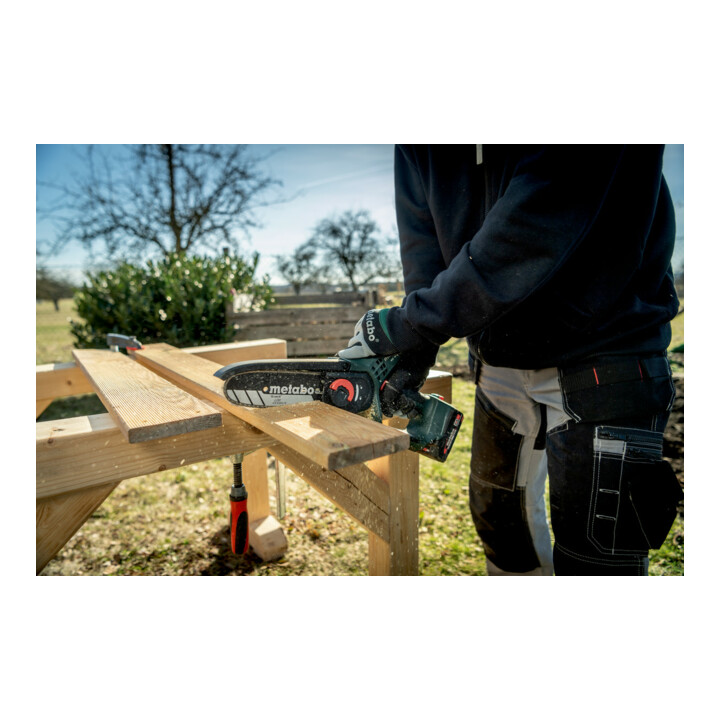 Scie à élaguer sans fil Metabo MS 18 LTX 15 dans mallette souple 18V 1x2Ah Li-Power + SC 30