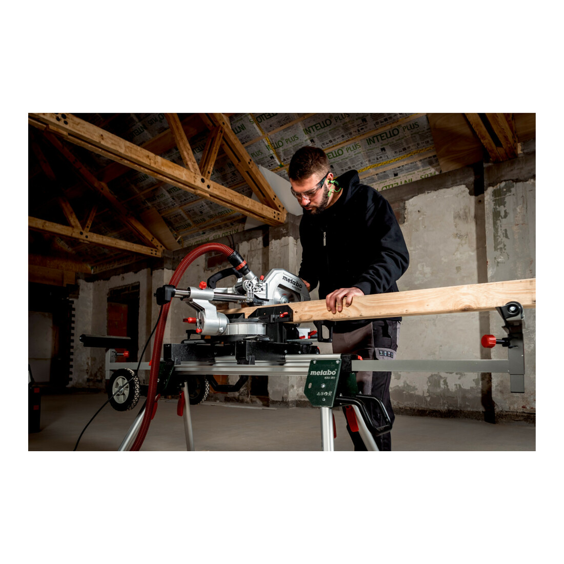 Scie à onglets Metabo KGS 216 M avec fonction radiale et 2e lame de scie en carbure