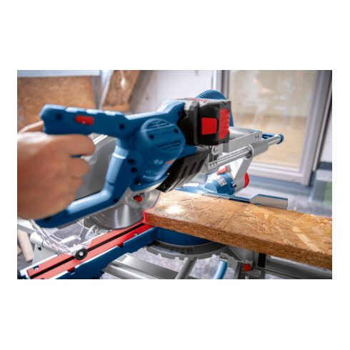 Scie à onglets sans fil BITURBO GCM 18V-216 D Bosch
