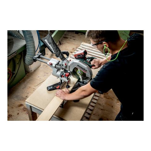 Scie à onglets sans fil Metabo KGS 18 LTX BL 254 avec fonction radiale 18V 2x5.2Ah Li-Power + ASC 55