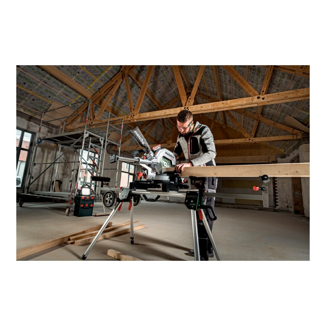 Scie à onglets sans fil Metabo KGS 18 LTX BL 305 avec fonction radiale 18V 2x8Ah LiHD + ASC 145