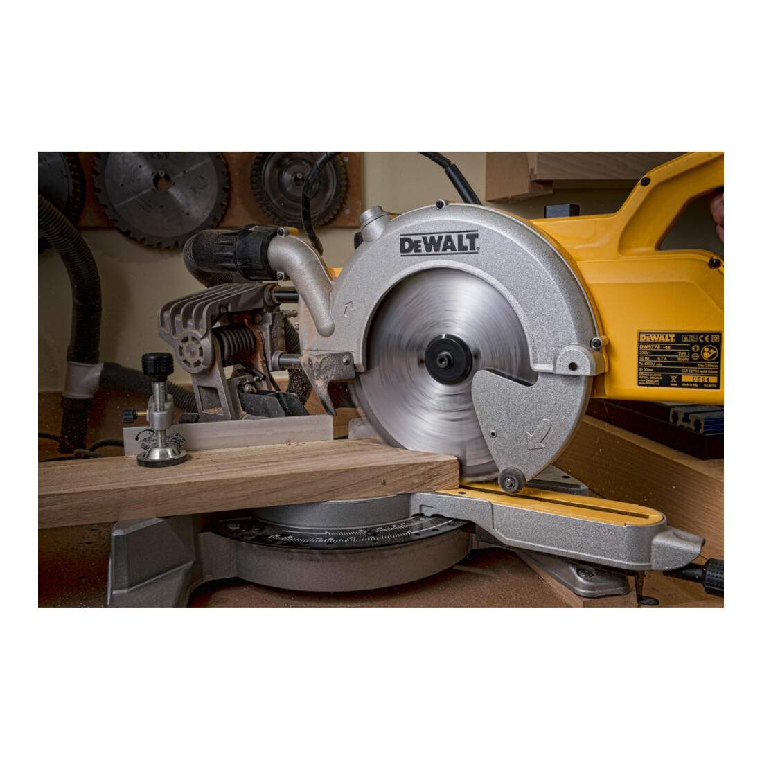 Scie à panneaux DEWALT 250 mm 1850 Watt DWS778-QS