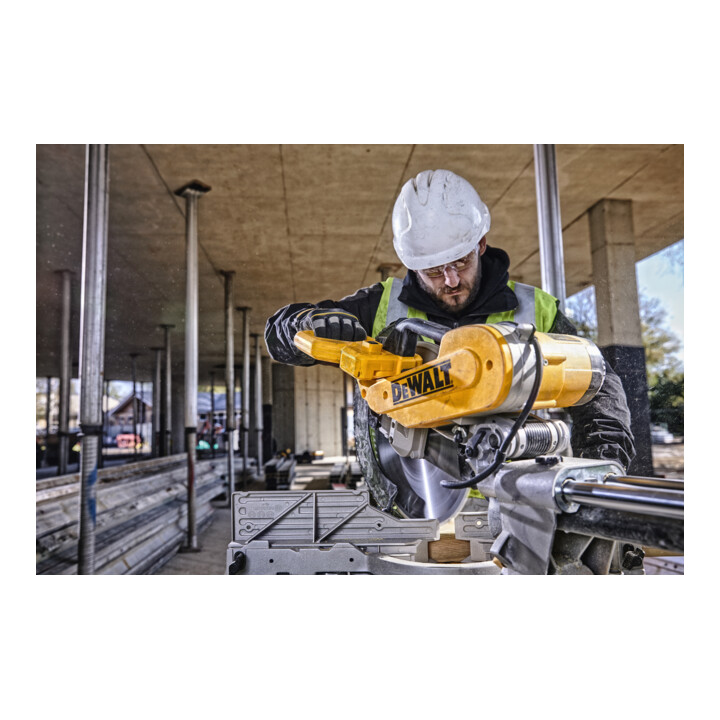 Scie à panneaux DEWALT 305 mm 1675 Watt DWS780-QS