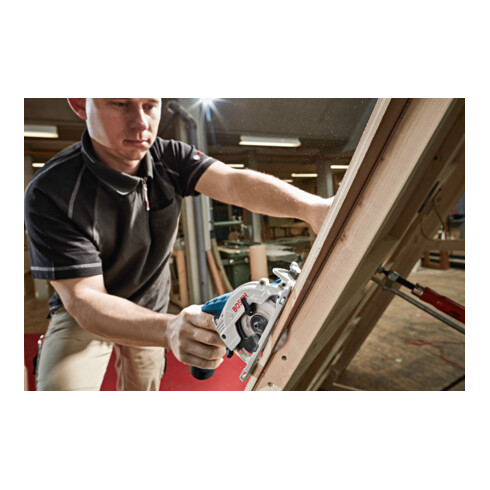 Scie circulaire électroportative sans fil BOSCH GKS1226 avec L-BOXX