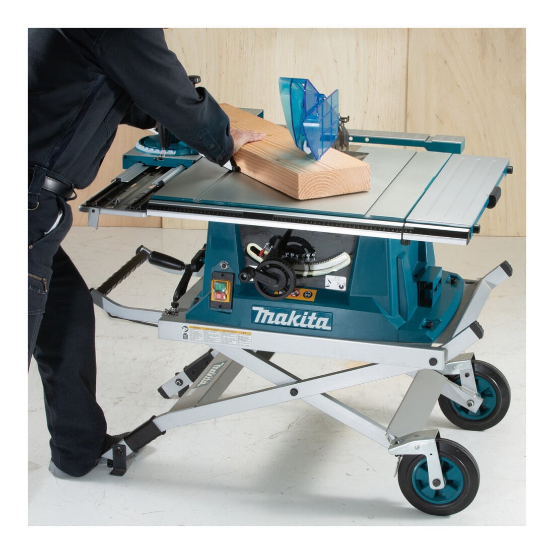 Scie circulaire Makita 260 mm avec établi MLT100NX1