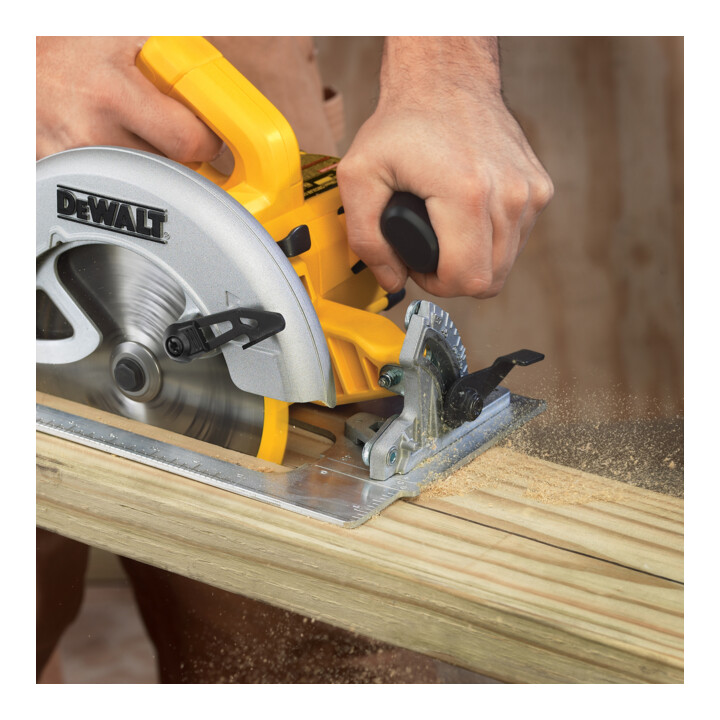 Scie circulaire manuelle DEWALT 66 mm dans l'étui DWE575K-QS