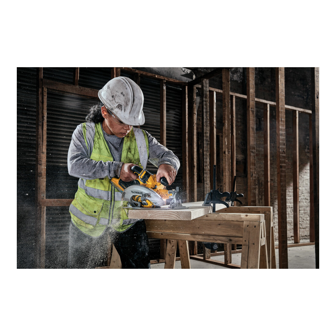 Scie circulaire manuelle sans fil DEWALT 18V/5Ah
