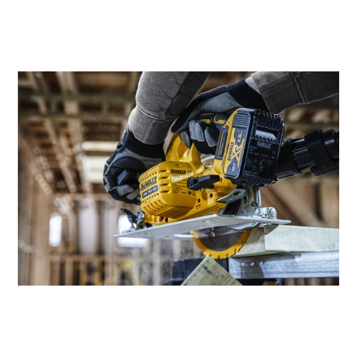 Scie circulaire portative DEWALT 18V / version de base DCS570NT-XJ
