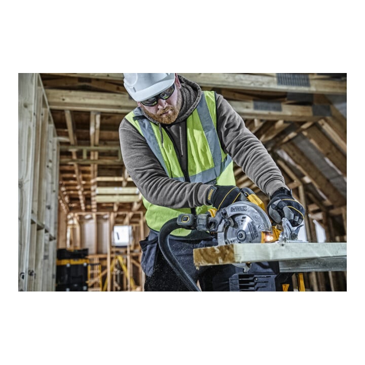 Scie circulaire portative DEWALT 18V / version de base DCS570NT-XJ