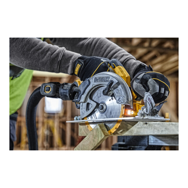 Scie circulaire portative DEWALT 18V / version de base DCS570NT-XJ