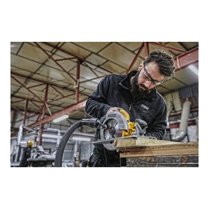 Scie circulaire portative DEWALT 61 mm dans une mallette DWE576K-QS