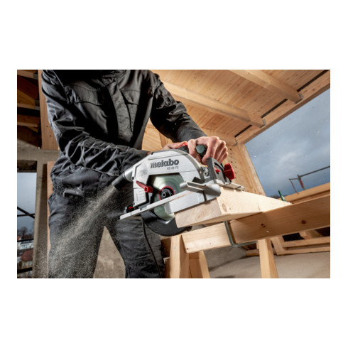 Scie circulaire portative filaire Metabo KS 66 FS avec rail de coupe transversale KFS 44