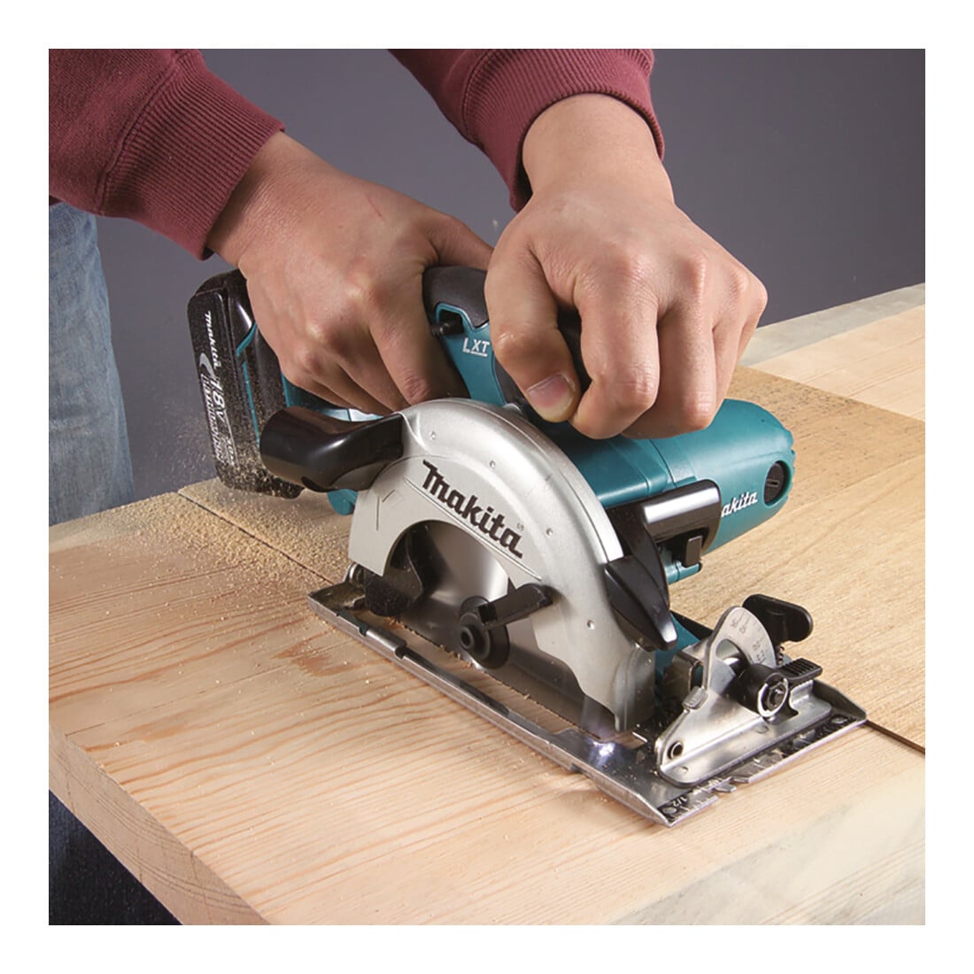 Scie circulaire portative sans fil Makita 18 V DSS501Z version Solo