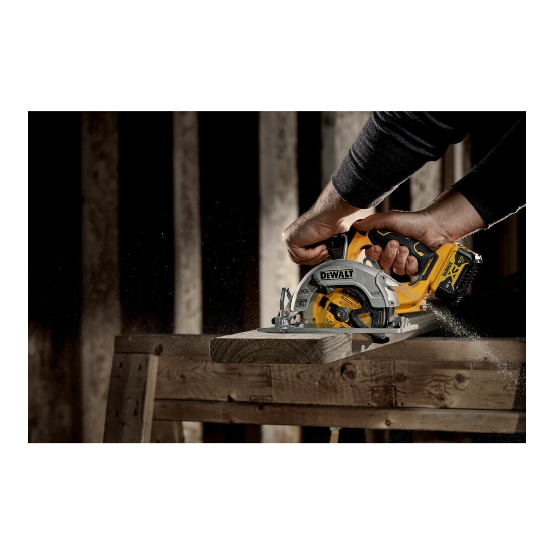 Scie circulaire sans fil DEWALT 12 Volts / 5 Ah , profondeur de coupe 47mm DCS512P2-QW