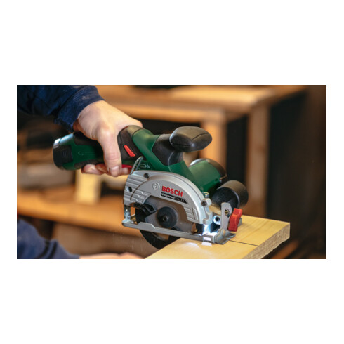 Scie circulaire sans fil UniversalCirc 12 de Bosch