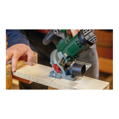 Scie circulaire sans fil UniversalCirc 12 de Bosch