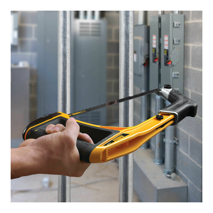 Scie multifonctionnelle 5 en 1 DEWALT pour applications multiples, y compris lame de scie 24 TPI 300mm DWHT0-20547