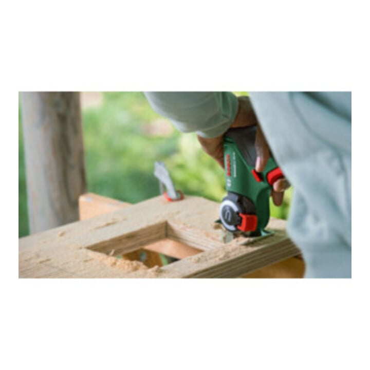 Scie sans fil avec technologie NanoBlade UniversalCut 18V-65 Bosch
