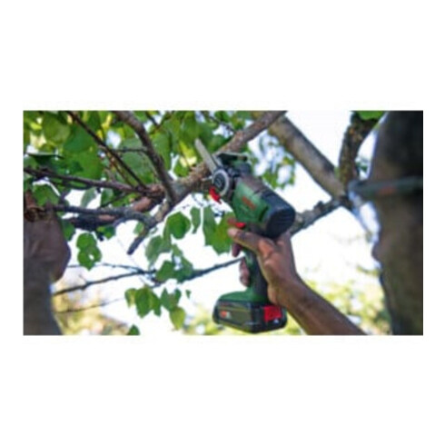 Scie sans fil avec technologie NanoBlade UniversalCut 18V-65 Bosch, chargeur AL 18V-20