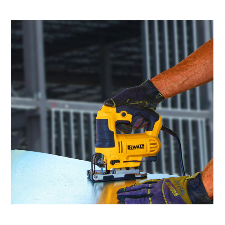 Scie sauteuse pendulaire DEWALT, 230 Volts, poignée en forme d'étrier DWE349-QS