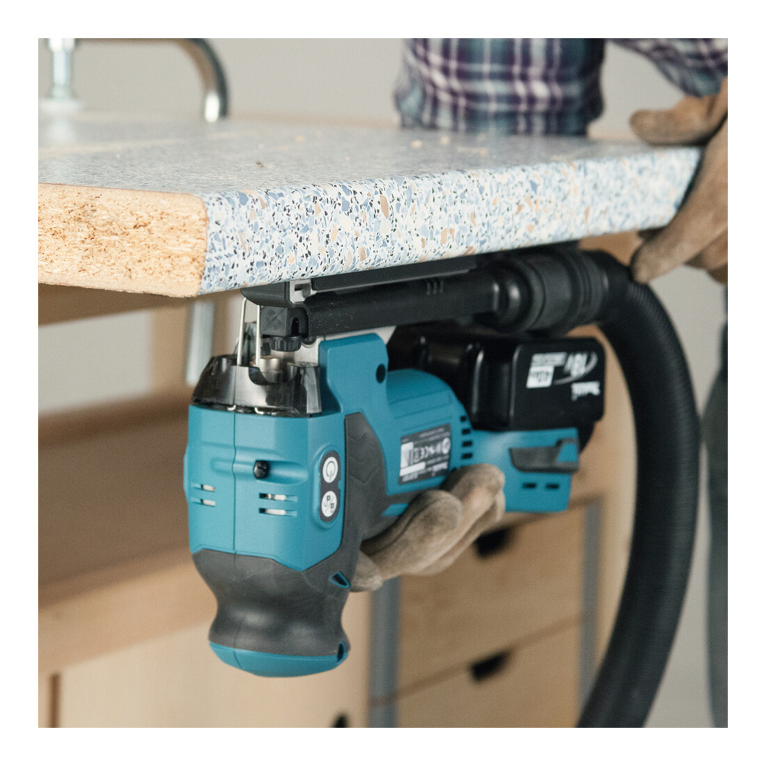 Scie sauteuse pendulaire sans fil Makita DJV181RTJ 18 V avec 2 batteries, chargeur rapide et dans la valise
