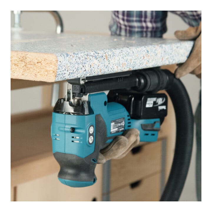 Scie sauteuse pendulaire sans fil Makita DJV181RTJ 18 V avec 2 batteries, chargeur rapide et dans la valise