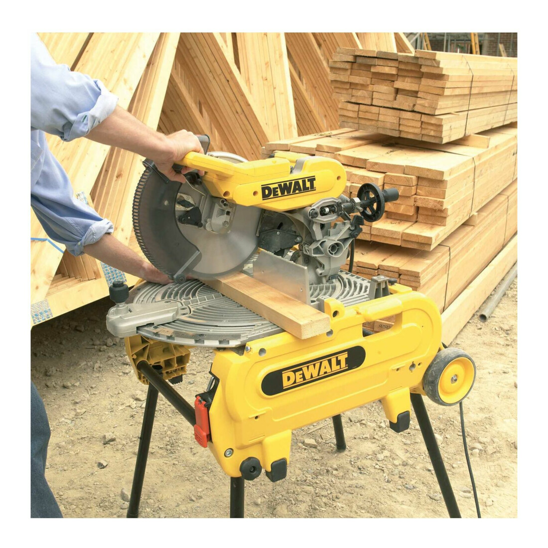 Scie sur table, à onglet et oscillante DEWALT D27107XPS-QS