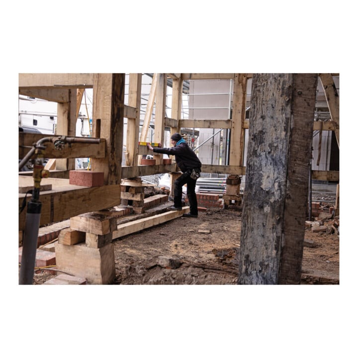 STABILA Niveau numérique TECH 196 DL, 183 cm, étanche IP 67, 2 écrans, sans calibration, modes °, %, mm/m, in/ft, étui