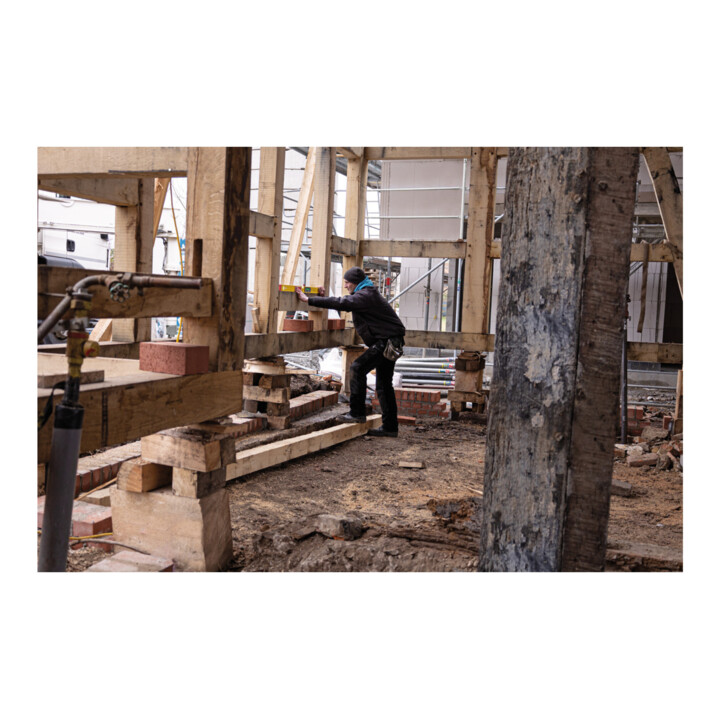 STABILA Niveau numérique TECH 196 DL, 81 cm, étanche IP 67, 2 écrans, sans calibration, modes °, %, mm/m, in/ft, étui