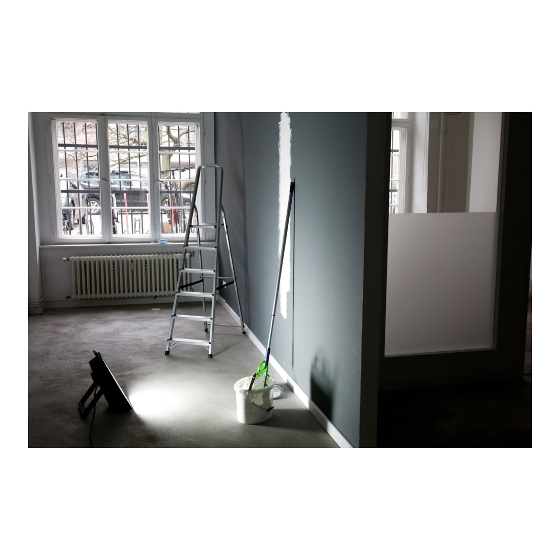 STIER SMD-LED Baustrahler, 50 W, 4000 Lumen, mit 2 Schuko-Steckdosen