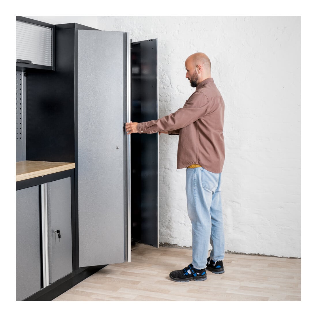 STIER Werkstatteinrichtung Basic 4-teilig mit Lochwand und Multiplex-Arbeitsplatte BxTxH 2955x460x2000mm