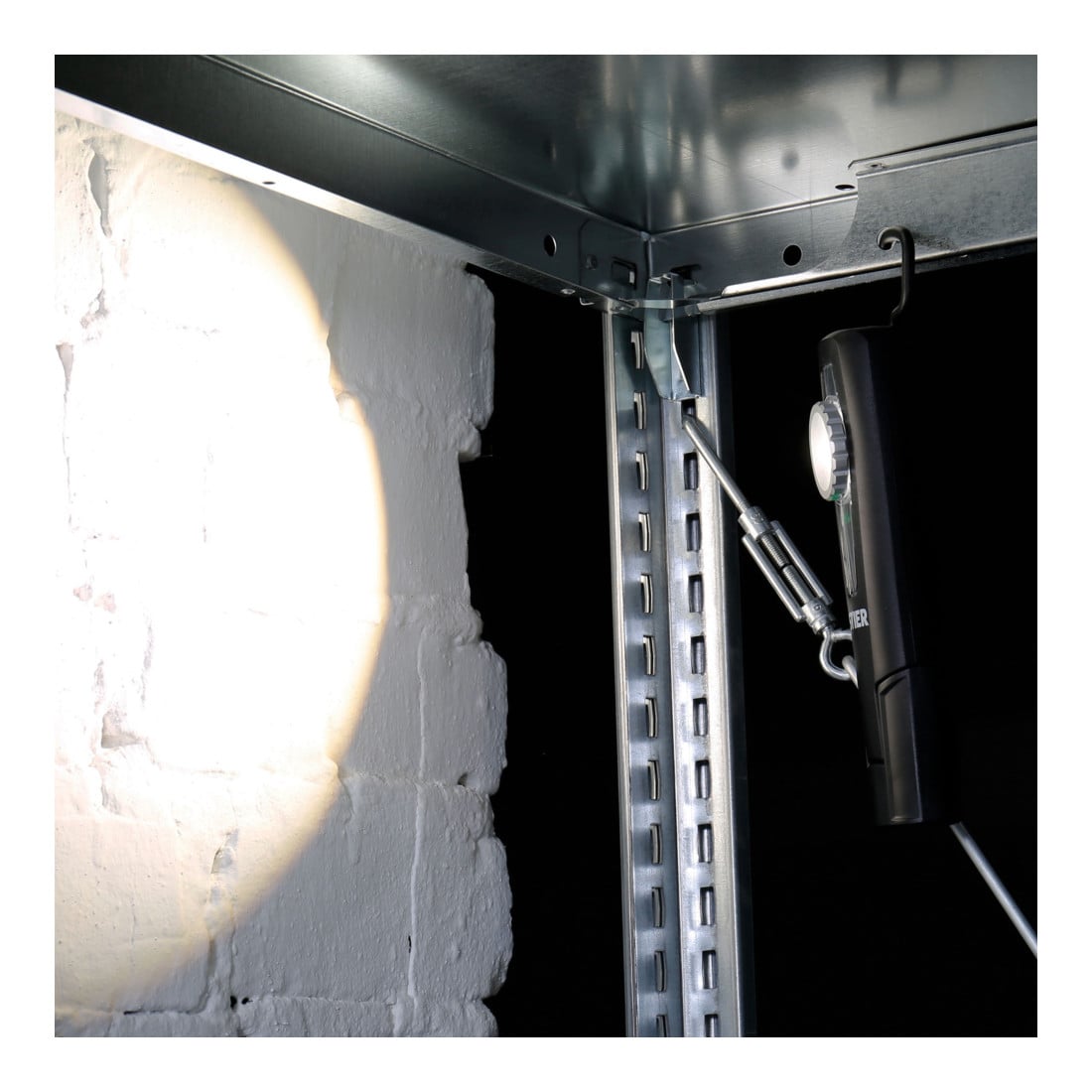 STIER Wireless Akku-LED-Werkstattleuchte, 350 Lumen, mit Ladestation