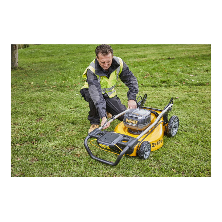 Tondeuse à gazon sans fil DEWALT 2x18 Volt 48cm Version de base DCMW564N-XJ