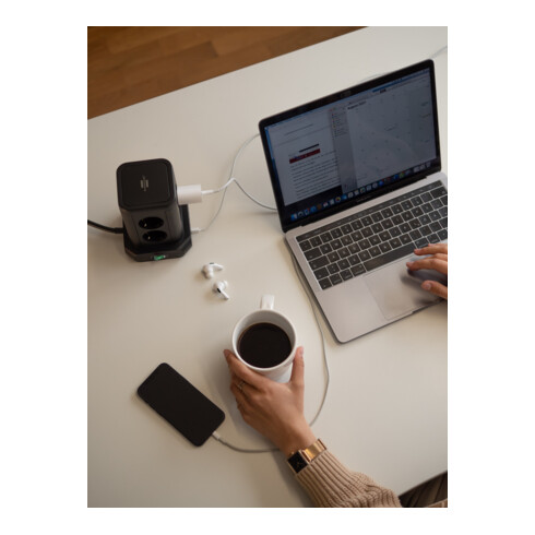 Tour de prises 8 voies Brennenstuhl avec 4x USB noir 2m H05VV-F3G1.5