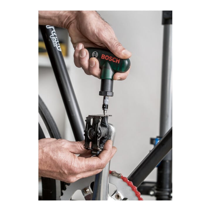 Tournevis à cliquet compact avec 9 embouts de vissage