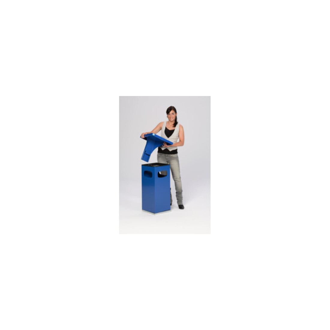 VAR Collecteur de déchets/cendrier B 32 bleu gentiane avec toit de protection, insert intérieur 38 l