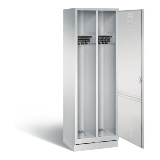 C+P Armoire à casiers Evolo noir et blanc, H1800×I610×P500 mm, façade gris clair, corps gris clair (48220-20)