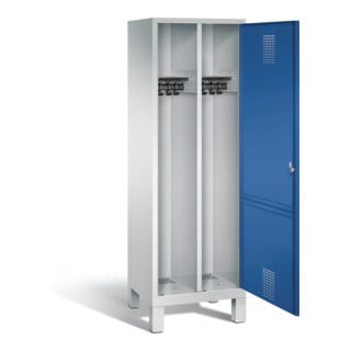 C+P Armoire à casiers Evolo noir et blanc, H1850 × I610 × P500 mm, façade bleu gentiane, corps gris clair (48210-20)